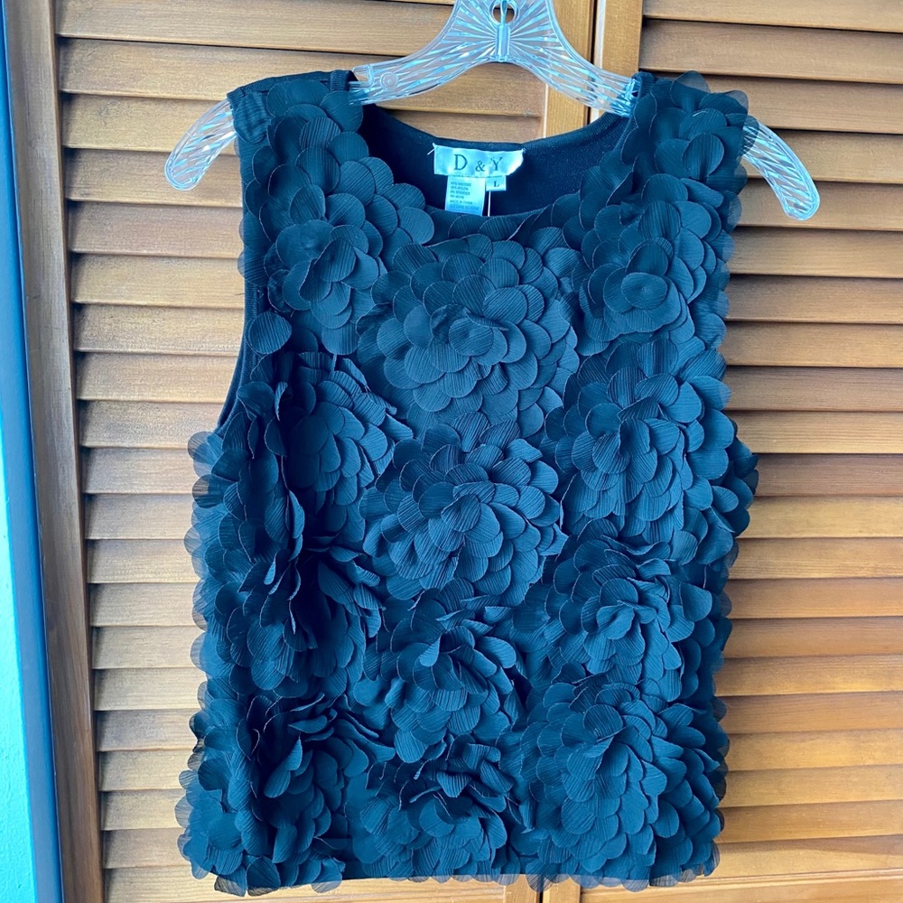 Sleeveless sweater w/flower petal detail - NWT - L